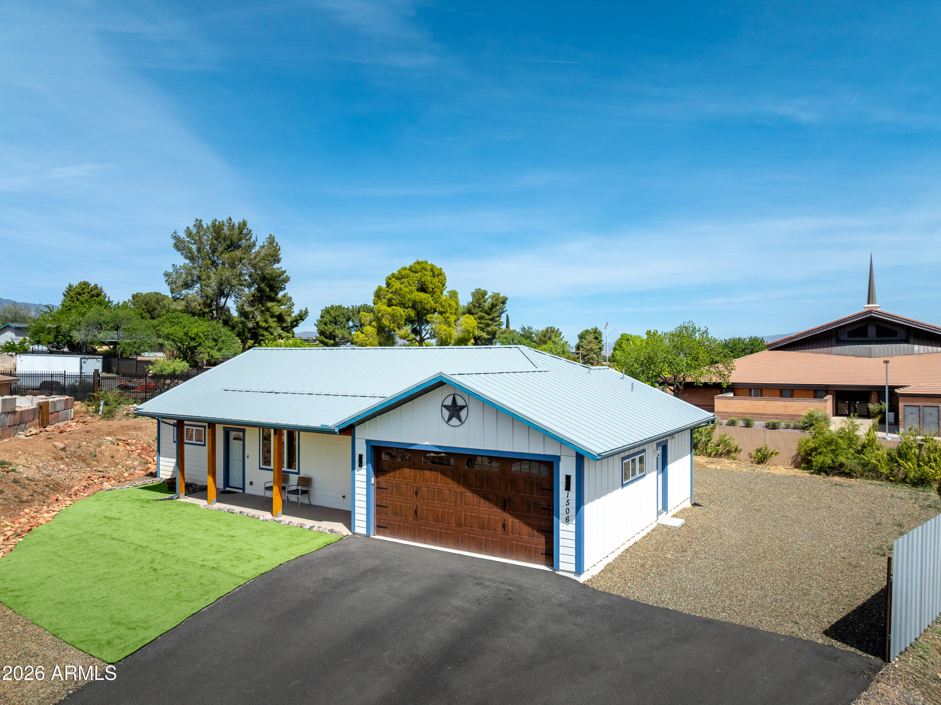 1506 E SUNSET Circle