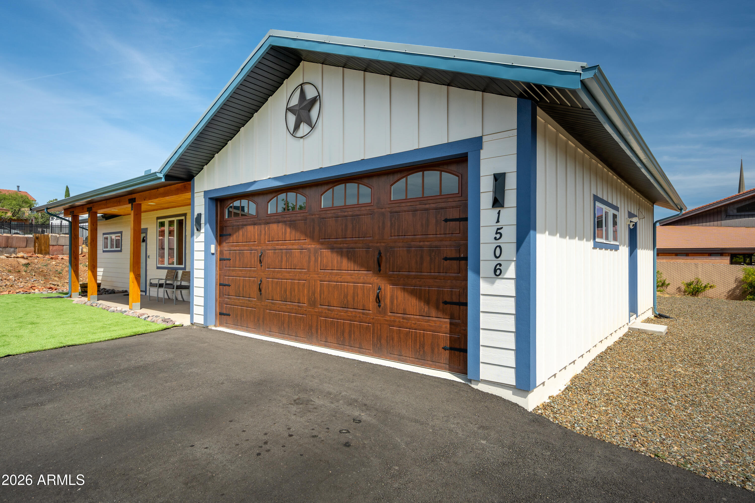 1506 E SUNSET Circle