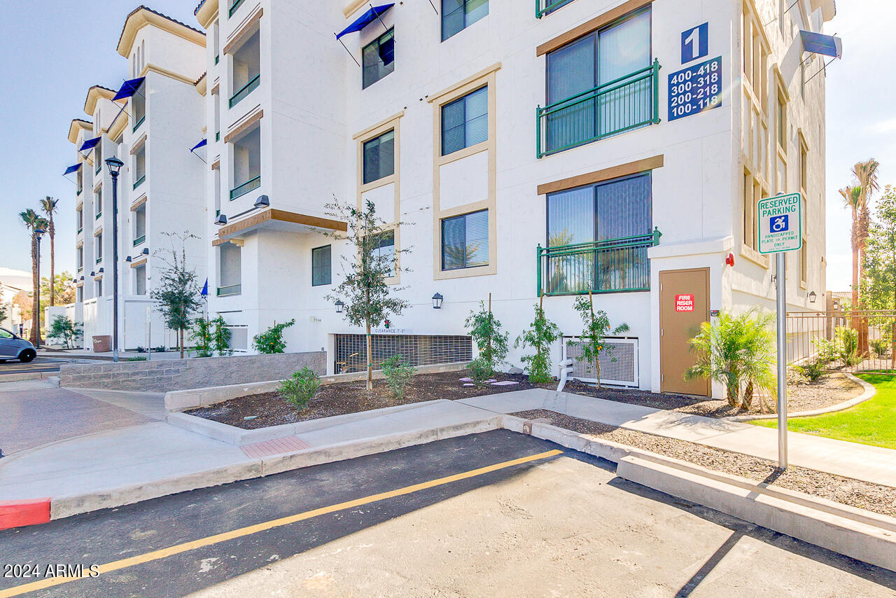 2511 W QUEEN CREEK Road 302