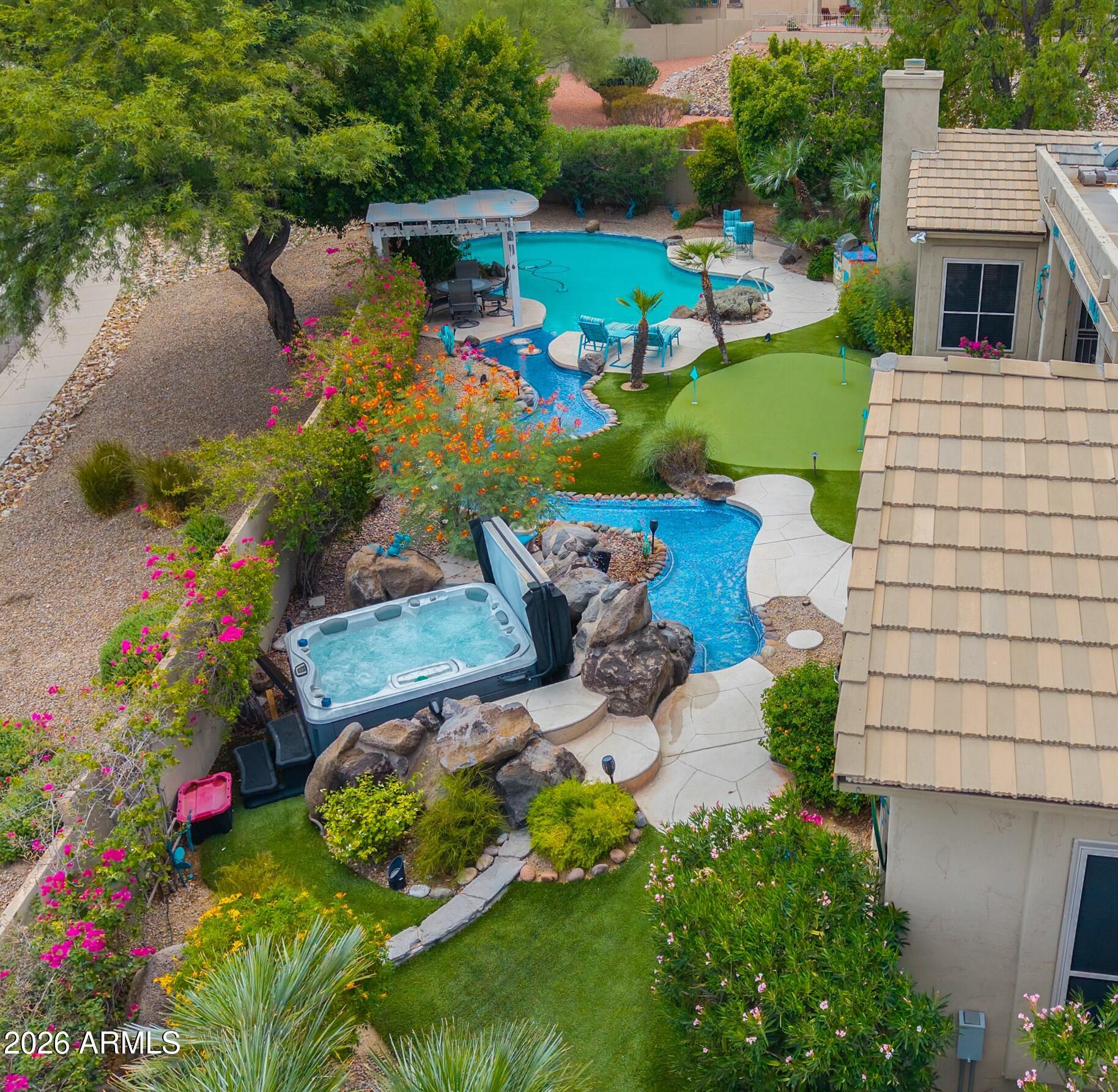 1611 E REDFIELD Road
