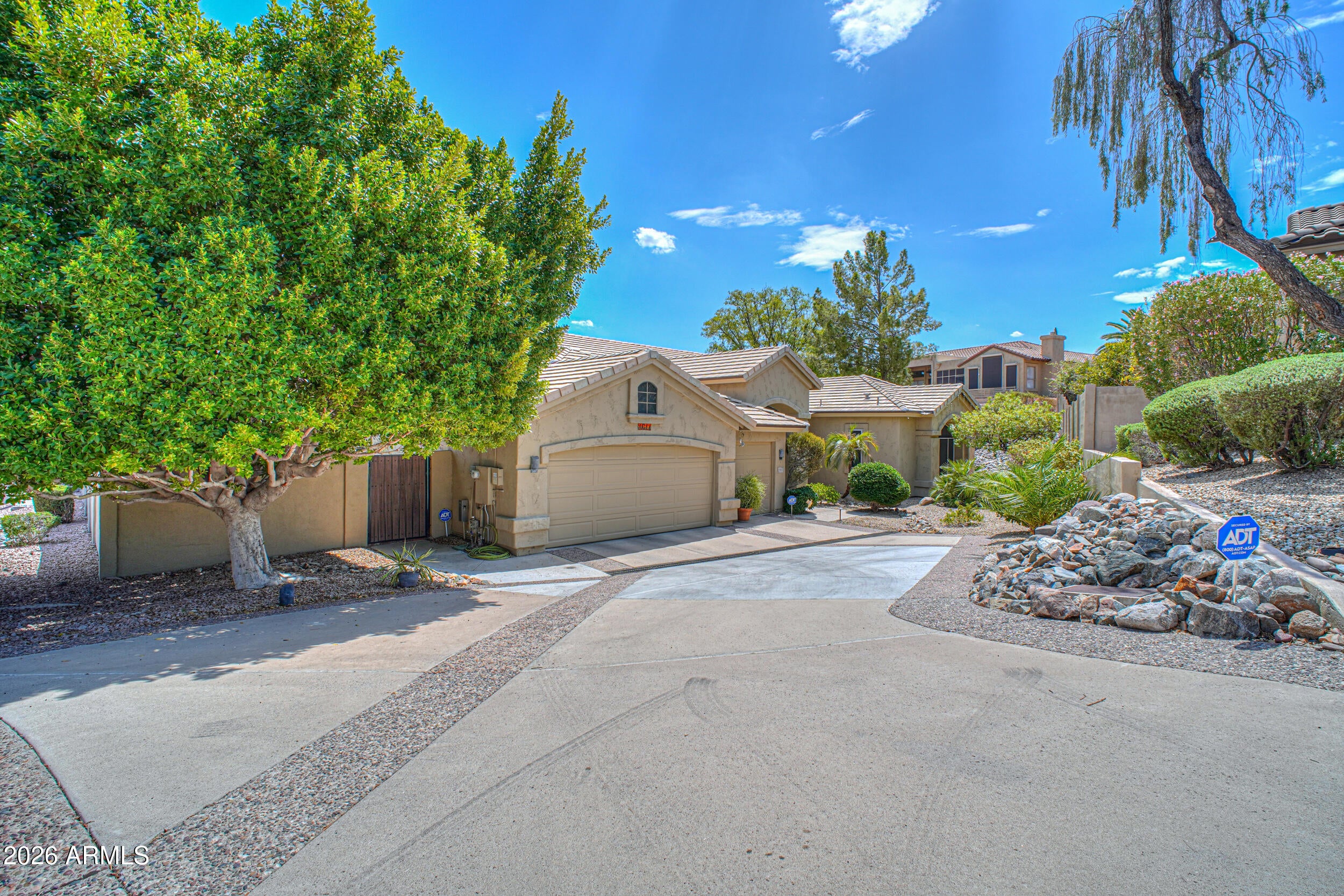 1611 E REDFIELD Road