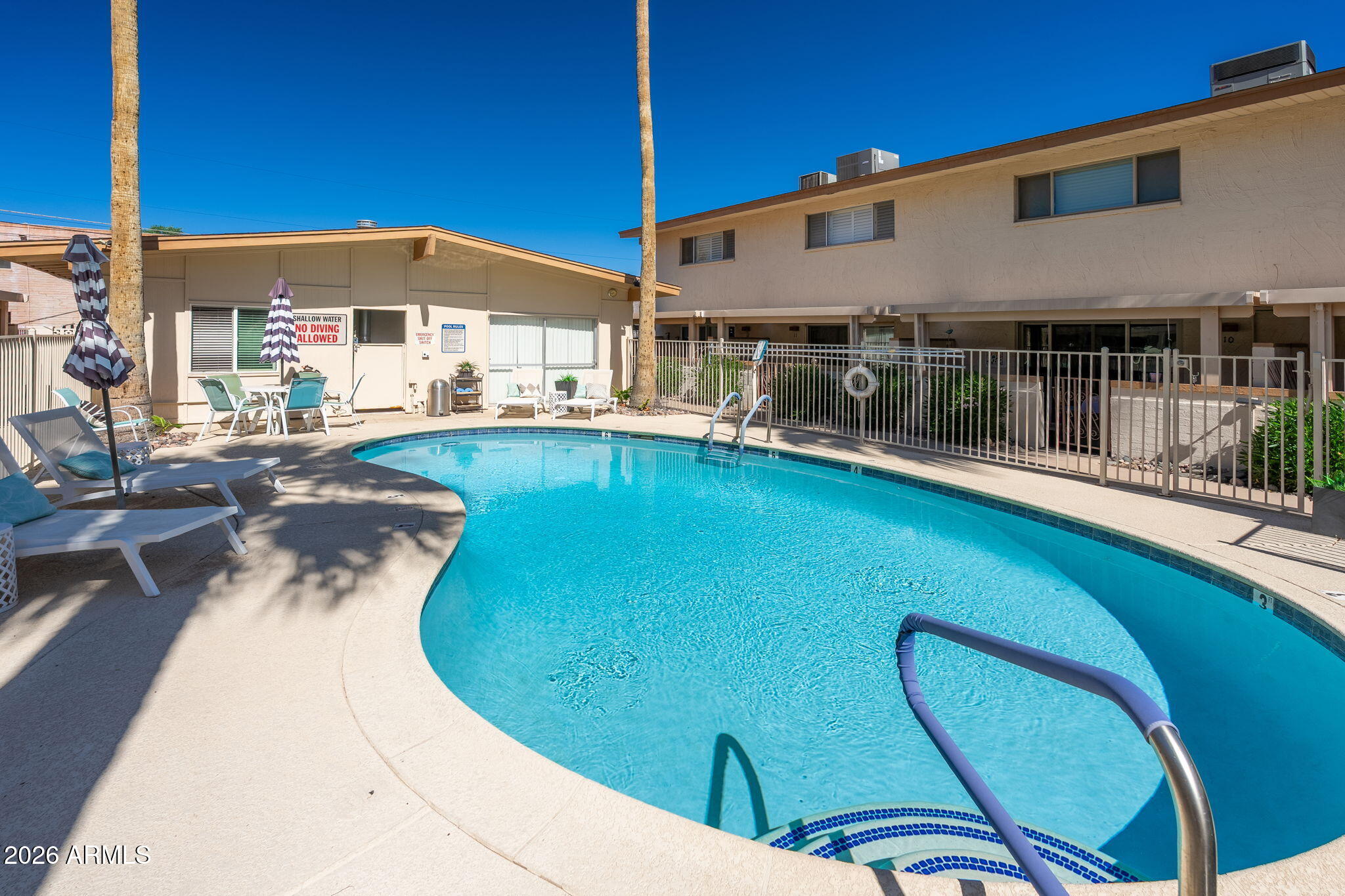 4848 N WOODMERE FAIRWAY -- 5