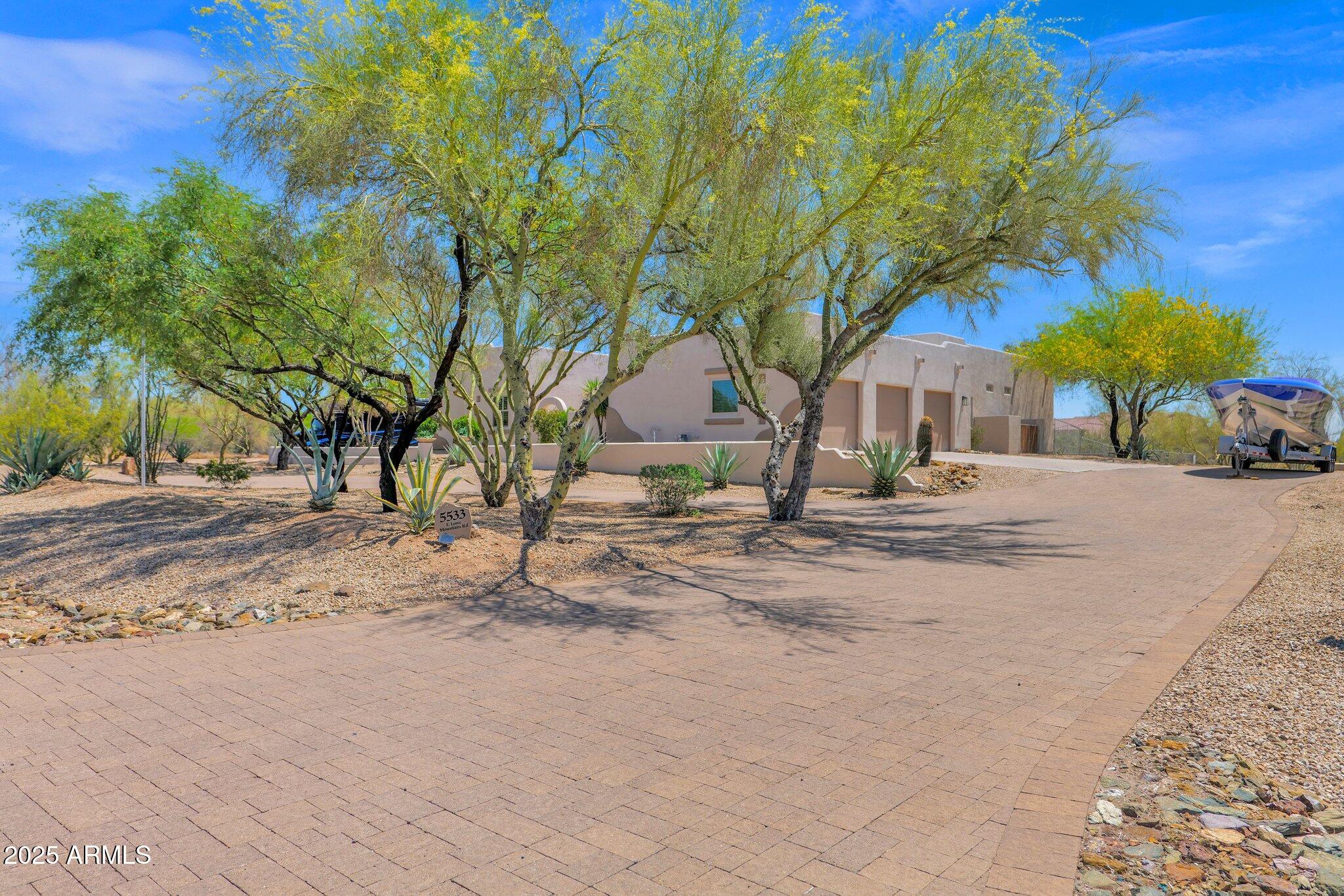 5533 E LONE MOUNTAIN Road
