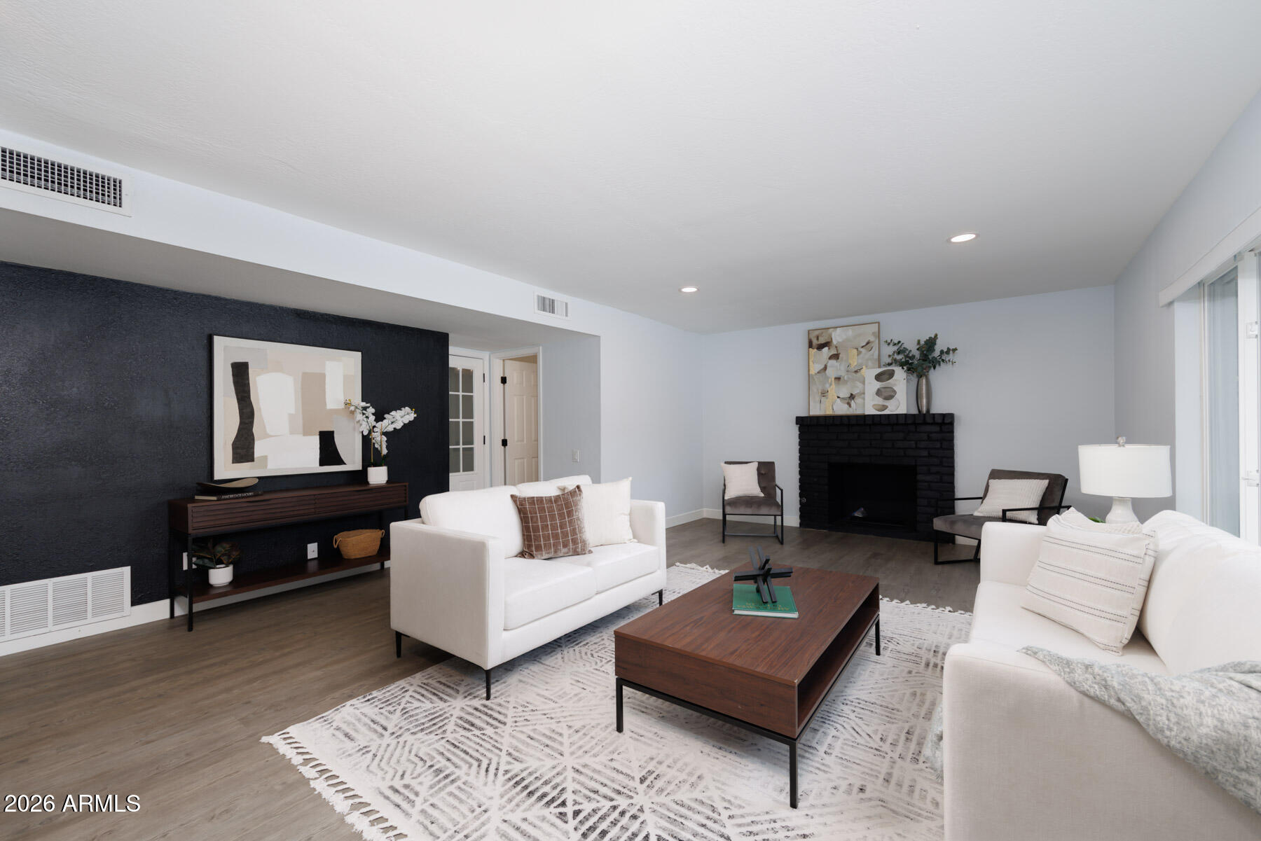 1506 E NORTHSHORE Drive