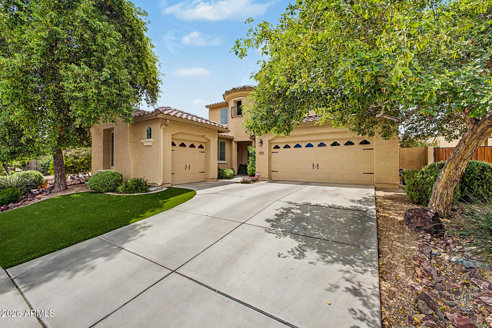 1577 W SWAN Place