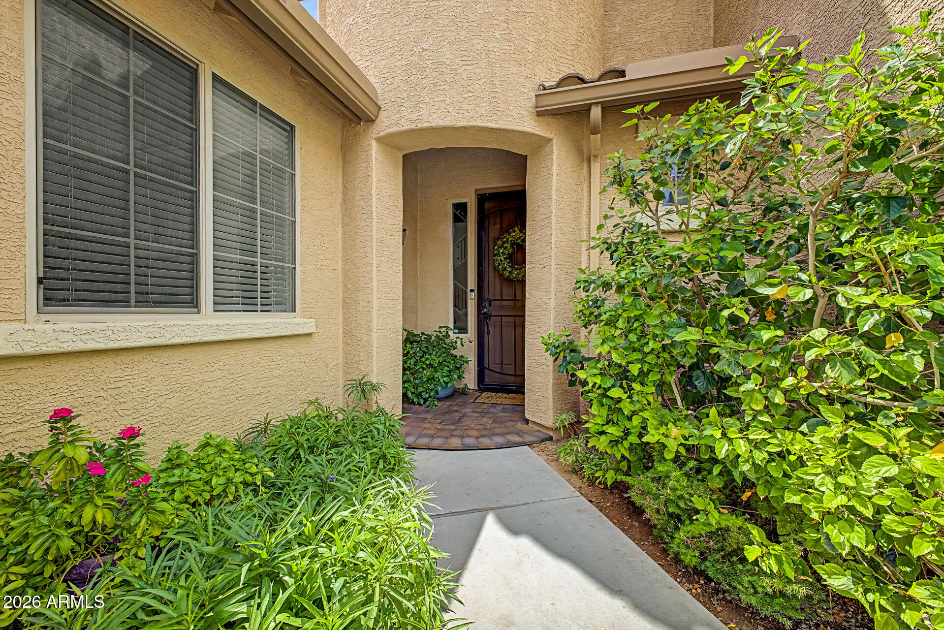 1577 W SWAN Place