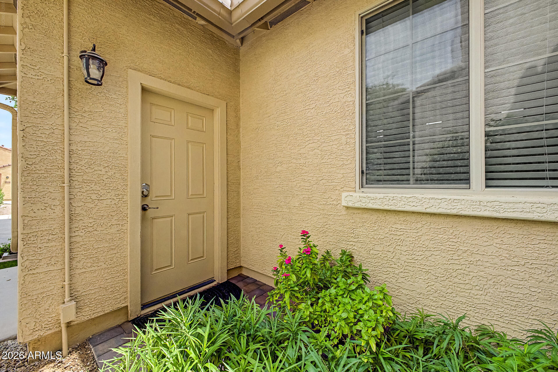1577 W SWAN Place