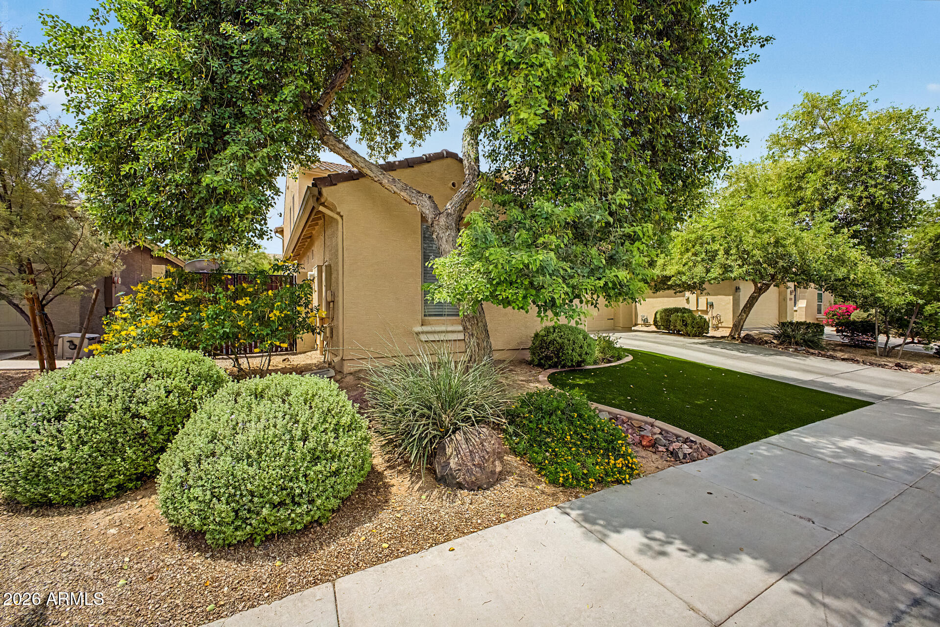 1577 W SWAN Place