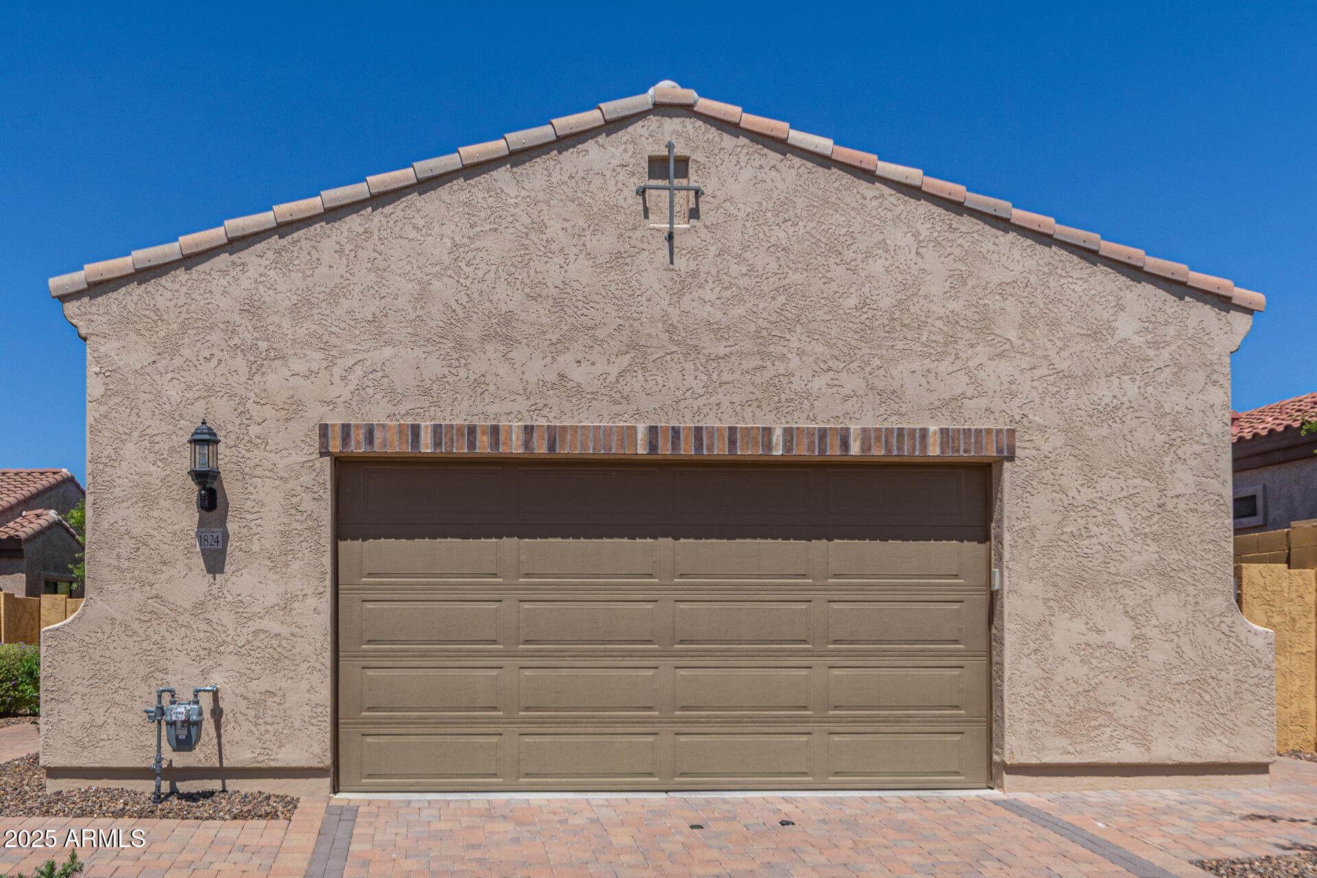 1824 N RED Cliff