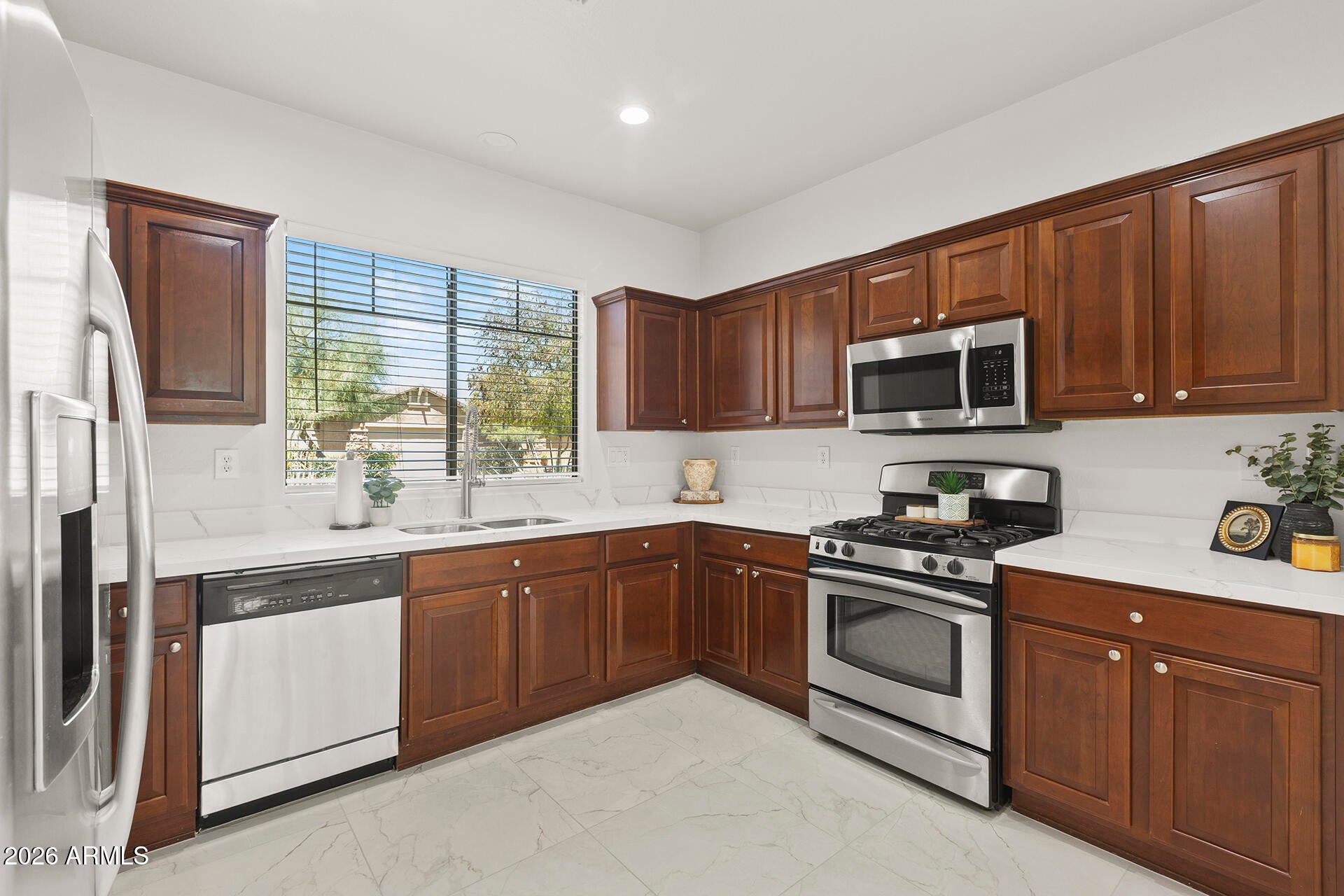 1713 W MORSE Drive