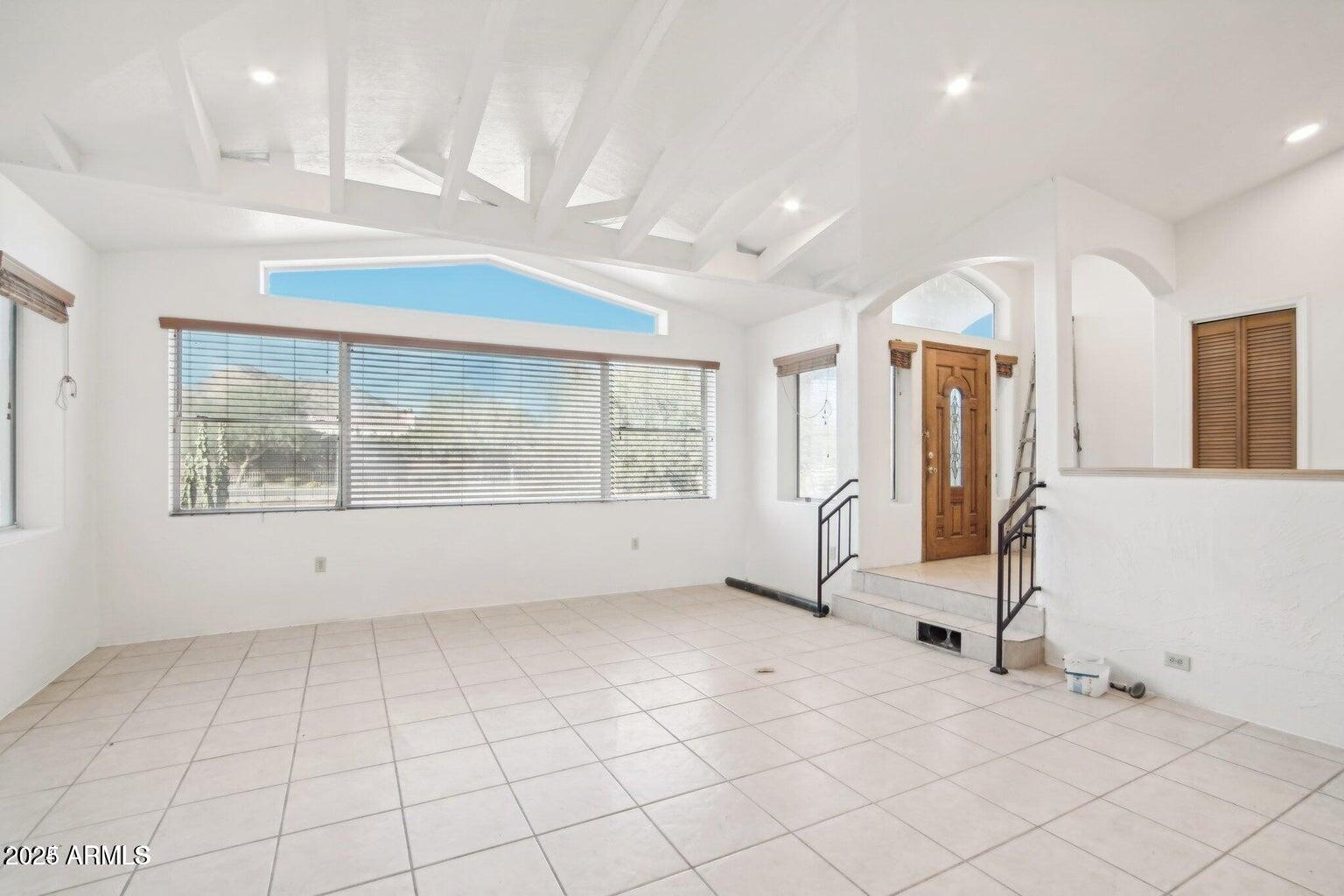 Homes 2 8343 W CALLE LEJOS --