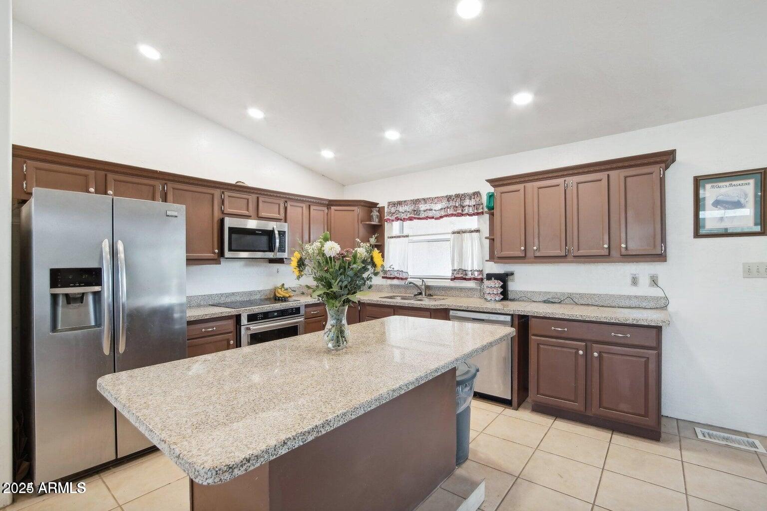 Homes 4 8343 W CALLE LEJOS --