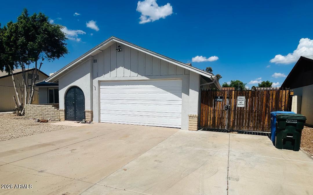 4136 W CORRINE Drive