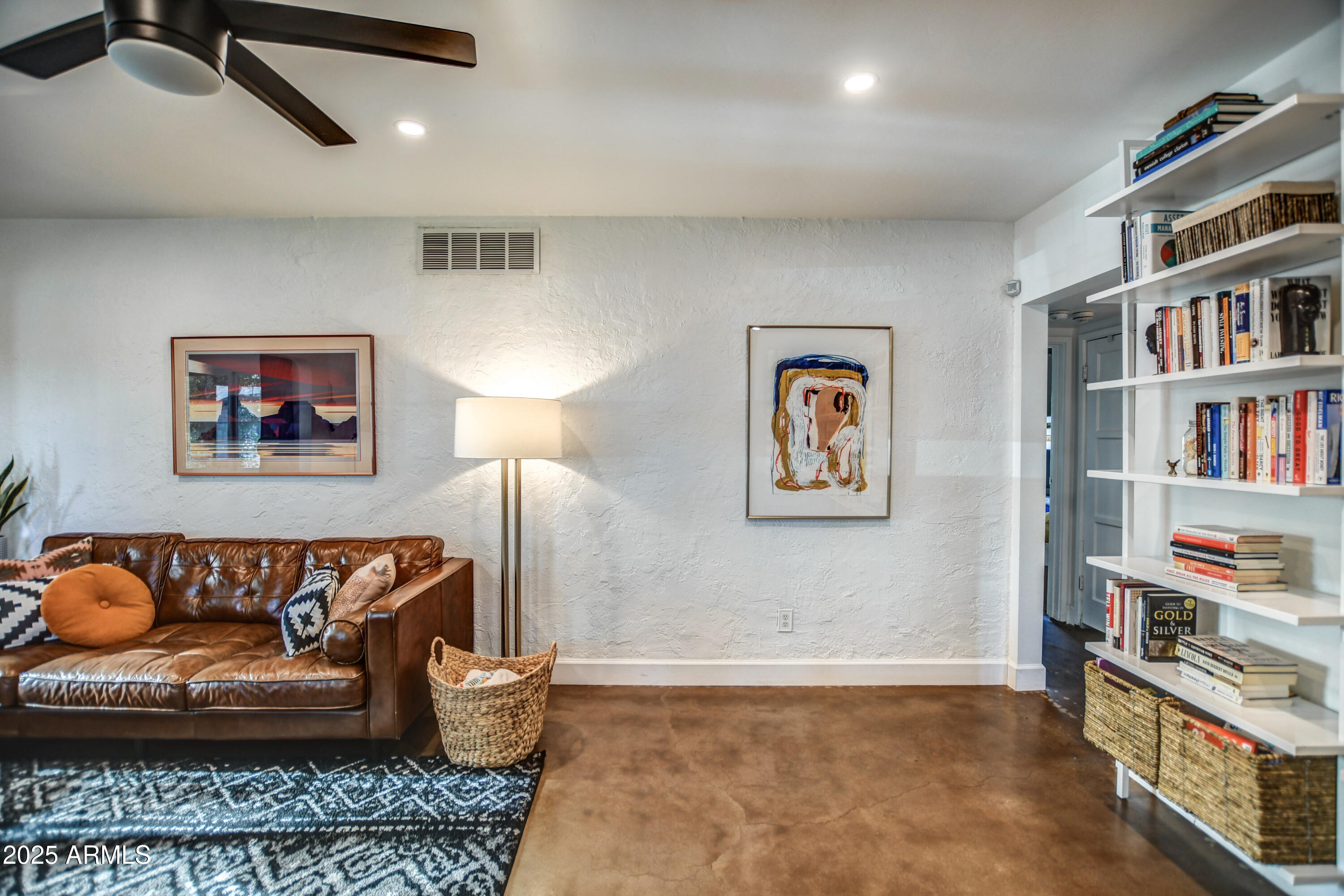 1402 E Granada Road