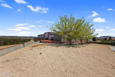 A home in Peeples Valley