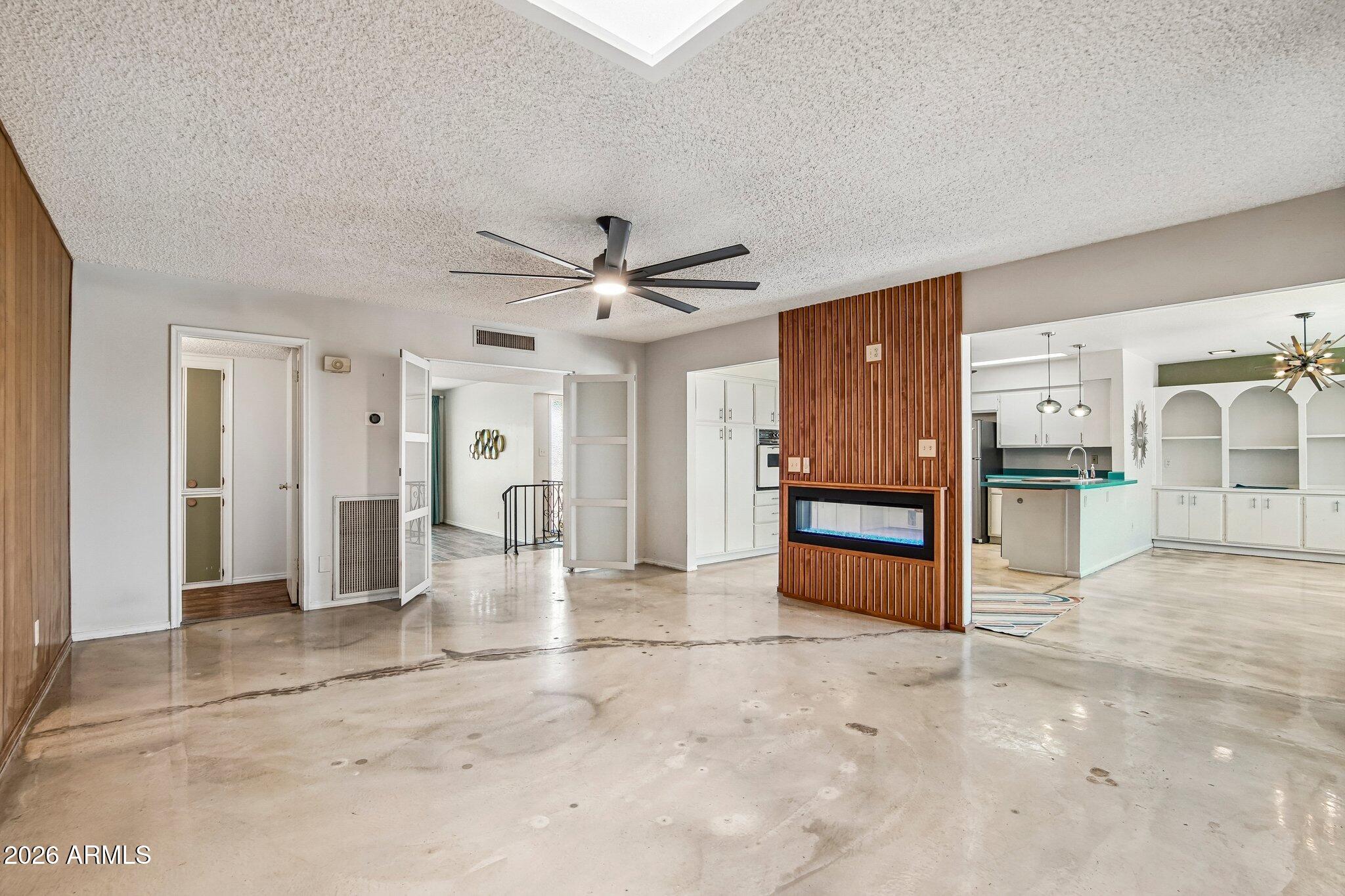 2460 E CLAIRE Drive