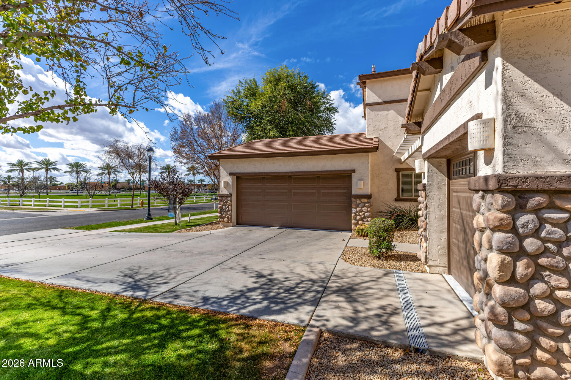 4054 E WASHINGTON Avenue