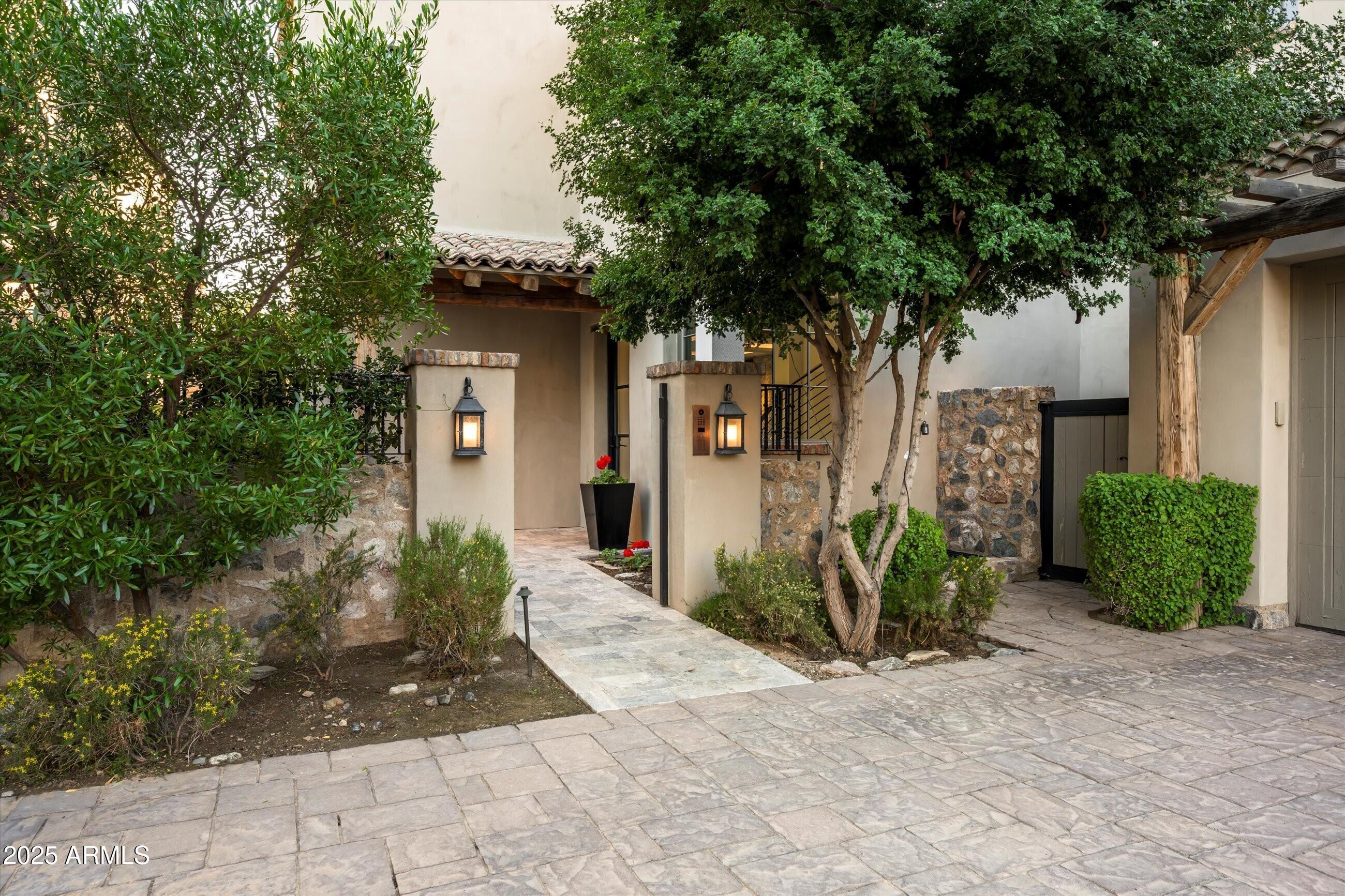 18966 N SILVERLEAF Drive