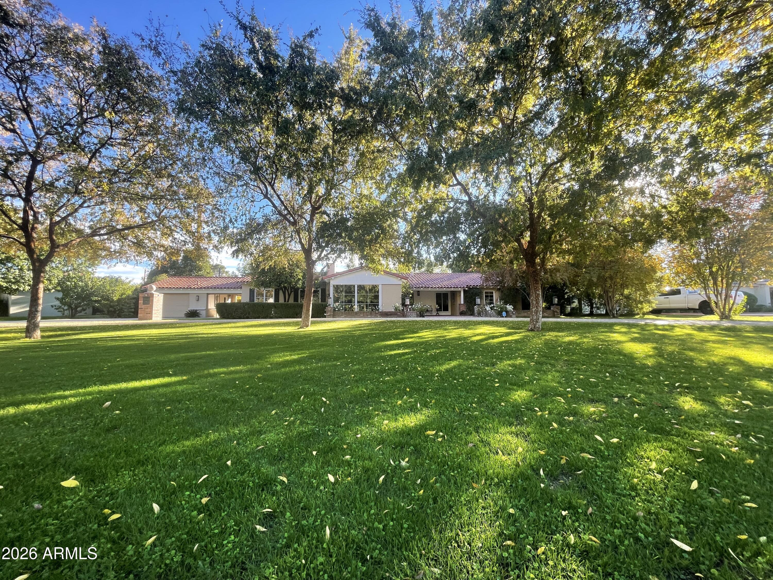 333 W ROSE Lane