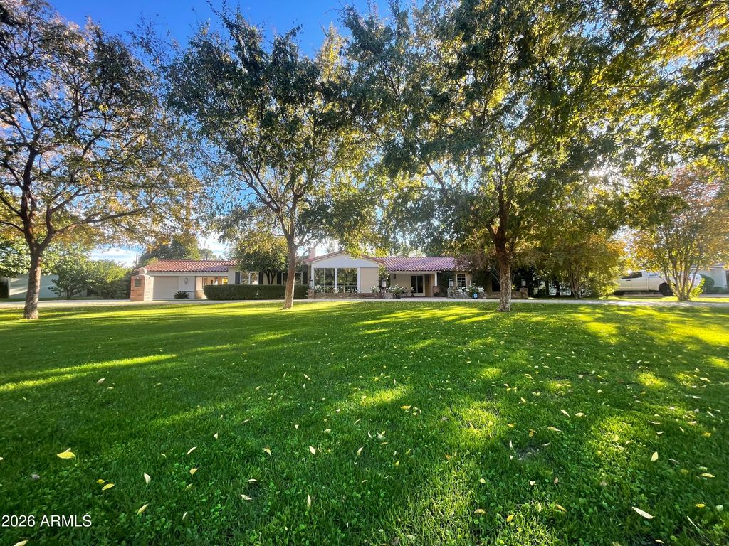 Photo of 333 W Rose Lane, Phoenix, AZ 85013 (MLS # 7031441)
