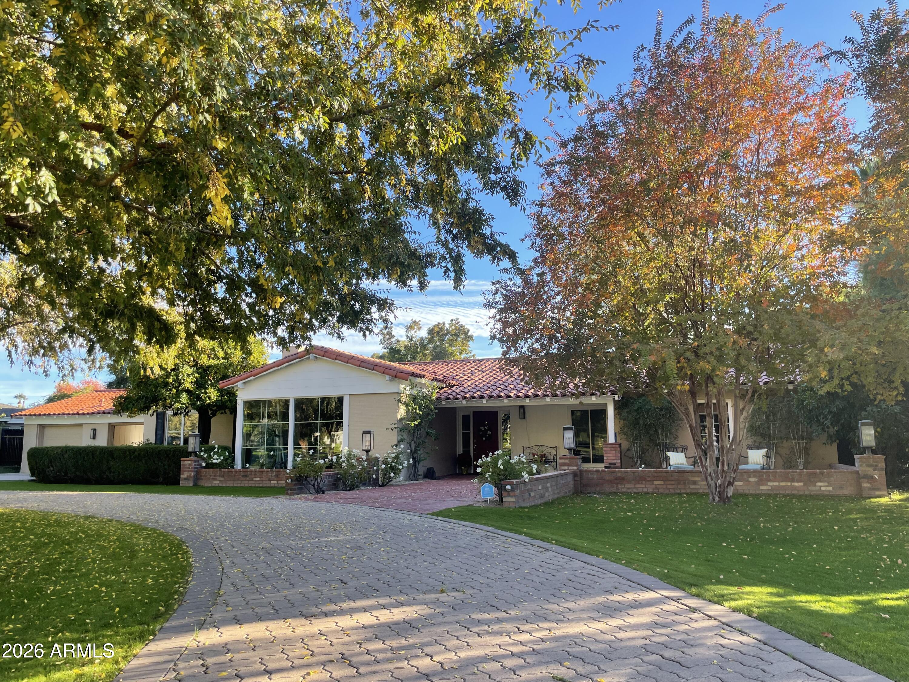 333 W ROSE Lane