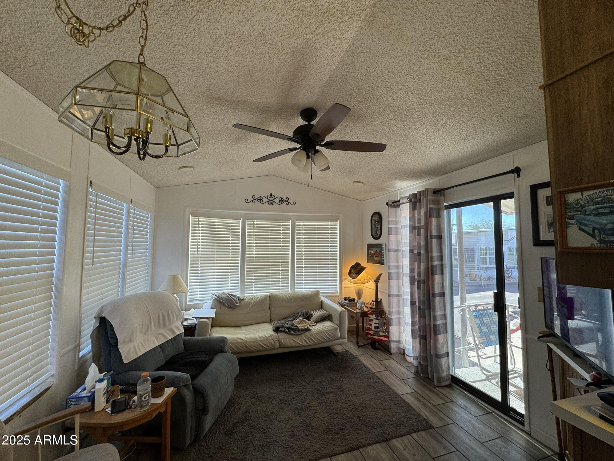 106 E MESQUITE Drive 688