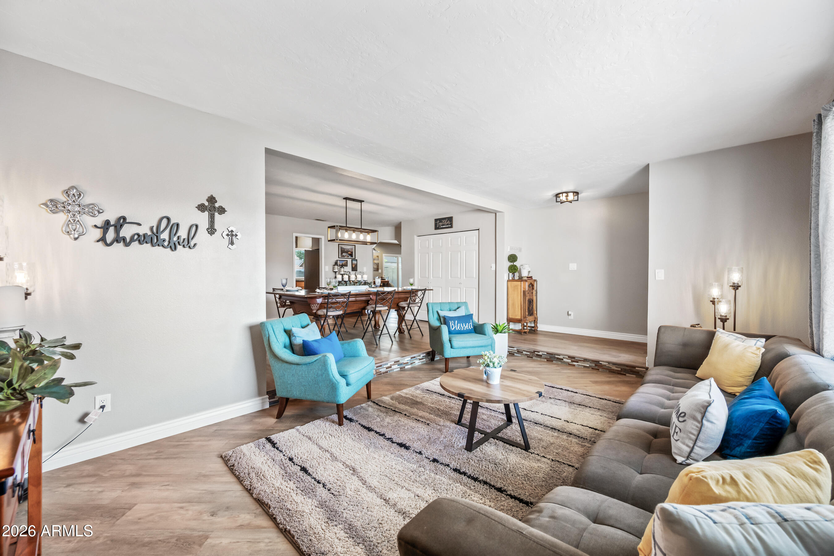 1105 W MESETO Avenue