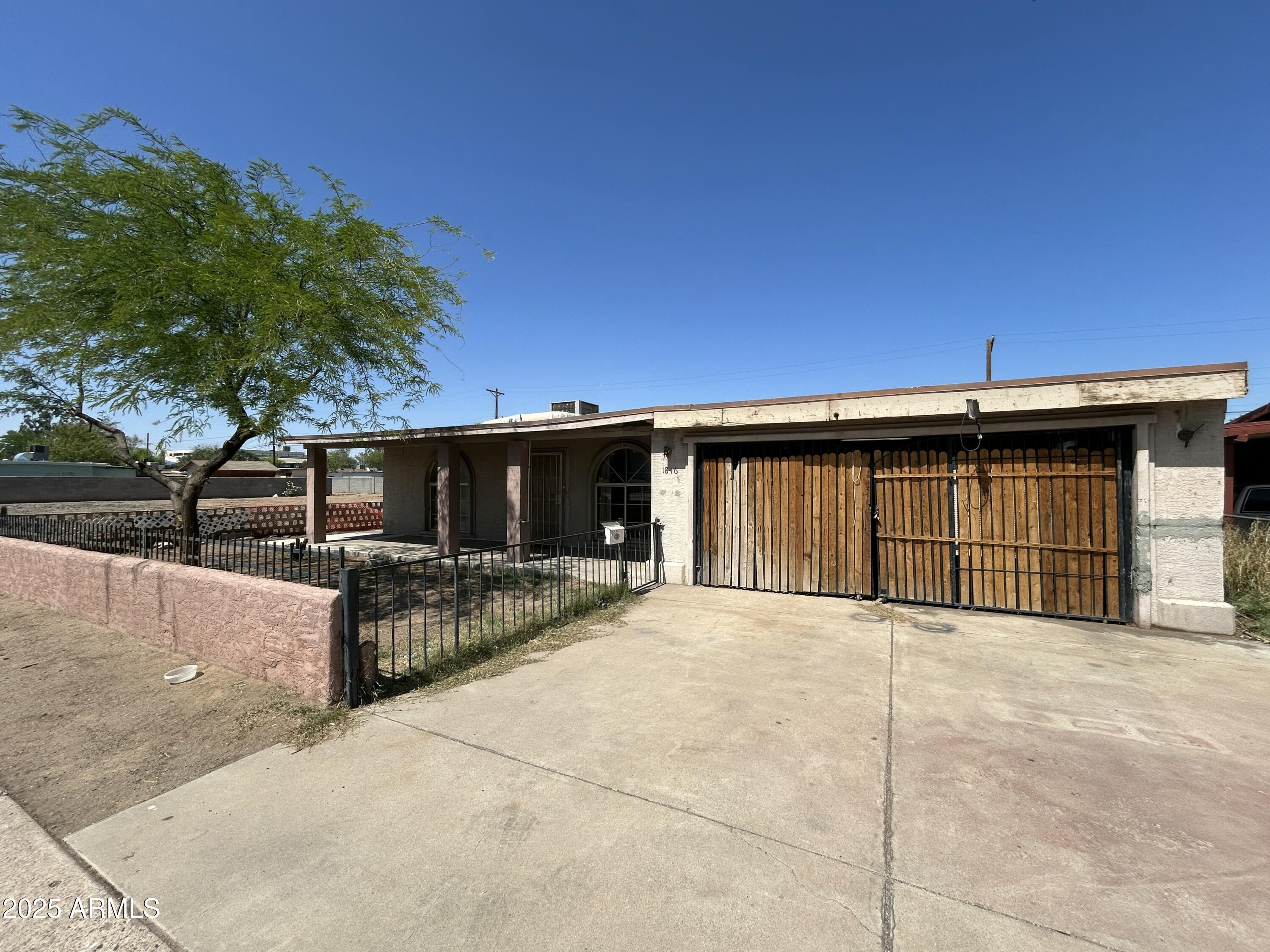 1816 N 38th Drive