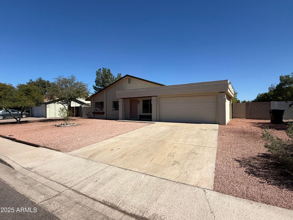 Photo of 813 S Briar Road, Mesa, AZ 85204 (MLS # 6928403)