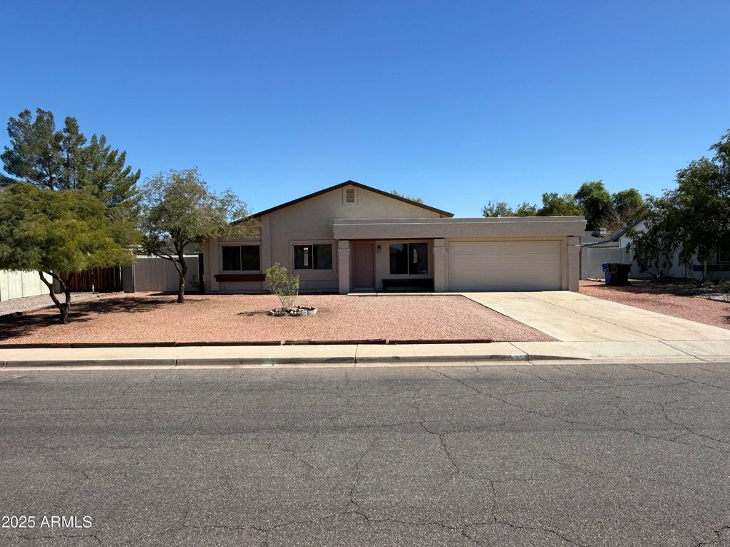 Photo of 813 S Briar Road, Mesa, AZ 85204 (MLS # 6928403)