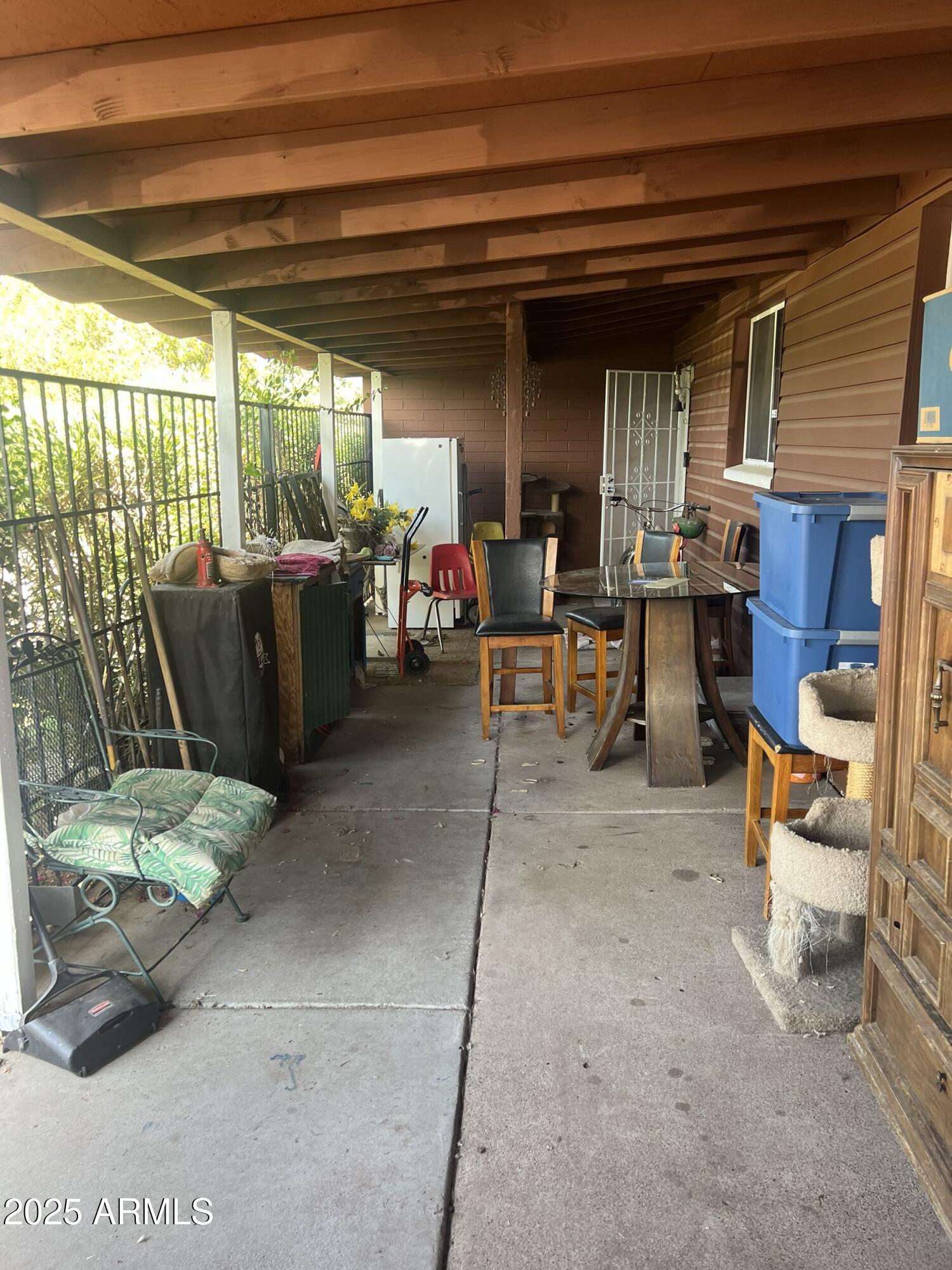 5648 W MEADOWBROOK Avenue