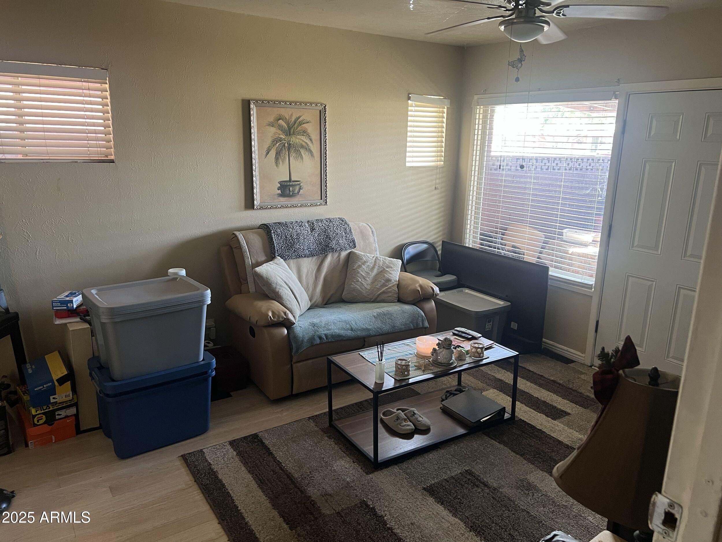 5648 W MEADOWBROOK Avenue