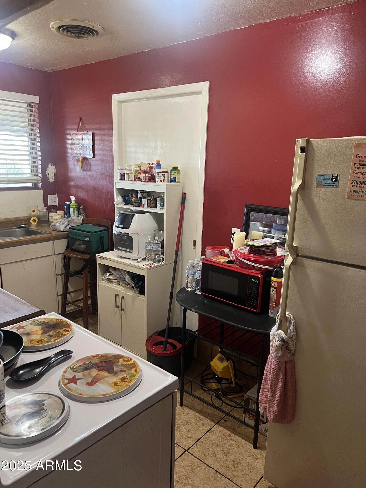 5648 W MEADOWBROOK Avenue