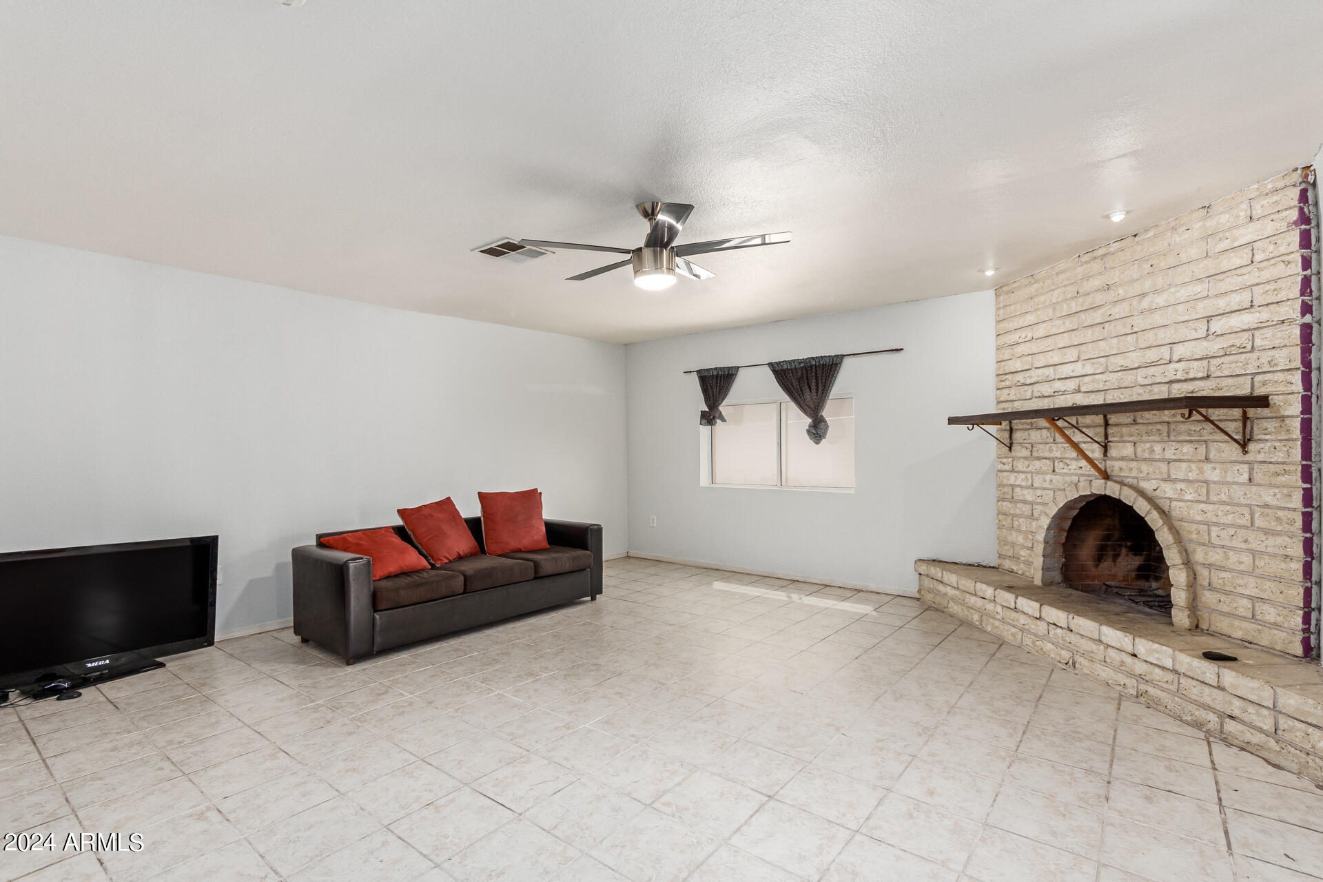 515 W ROMLEY Avenue