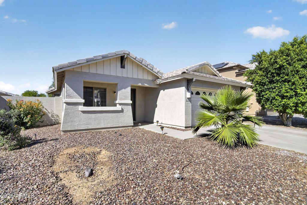 Photo of 2412 W Saint Kateri Drive, Phoenix, AZ 85041 (MLS # 7016102)