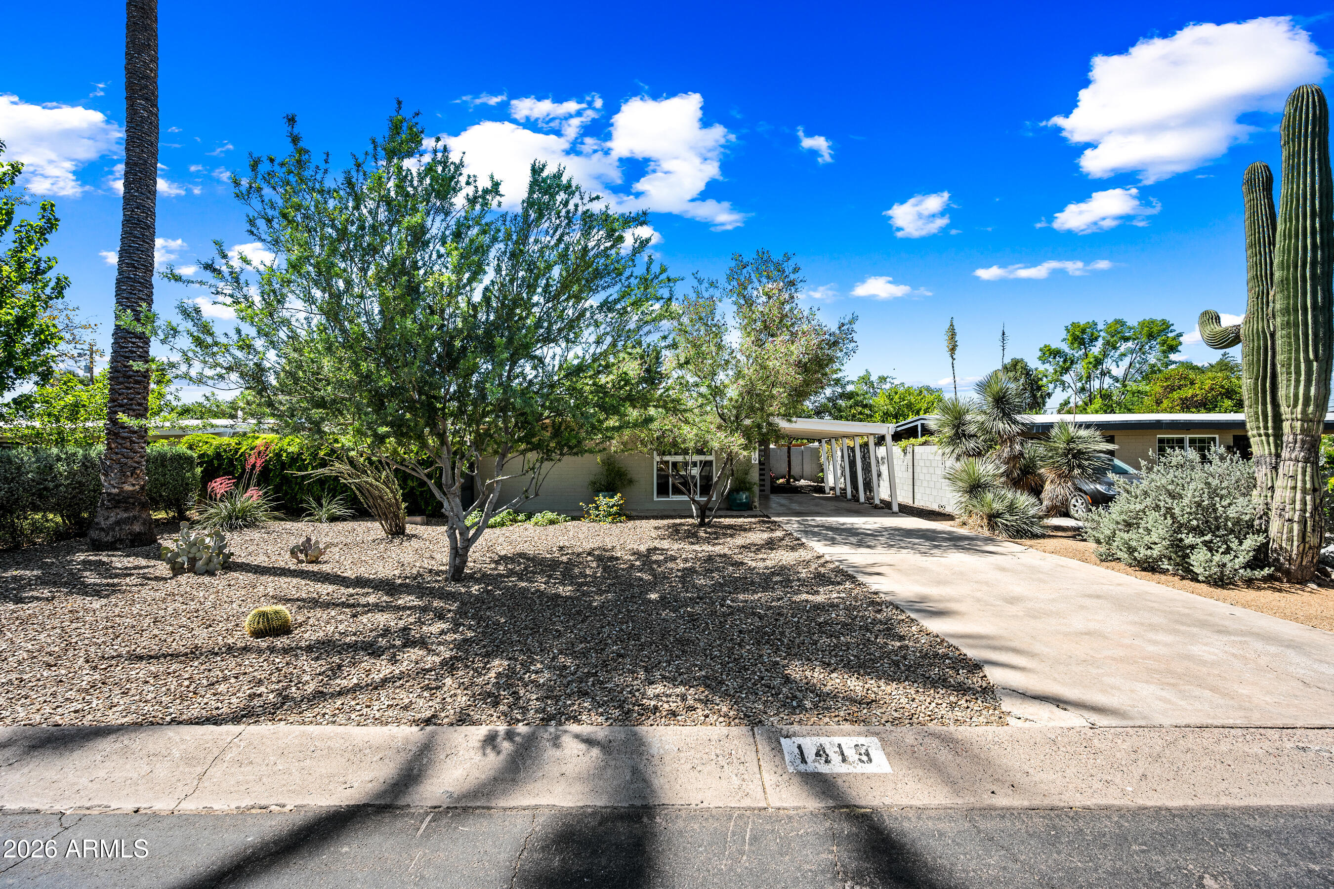 1419 E RANCHO Drive