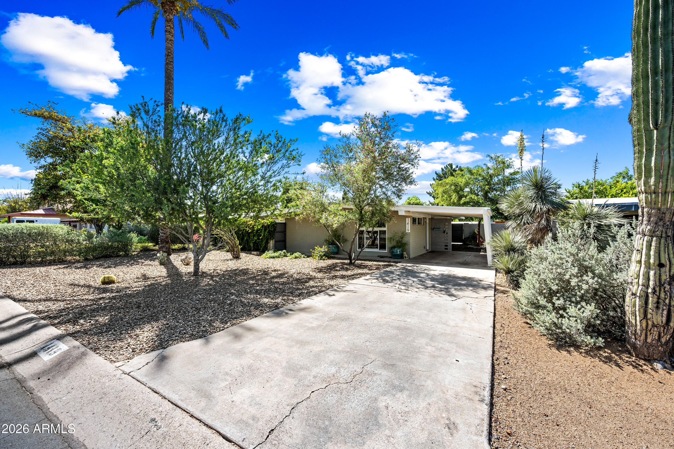 1419 E RANCHO Drive