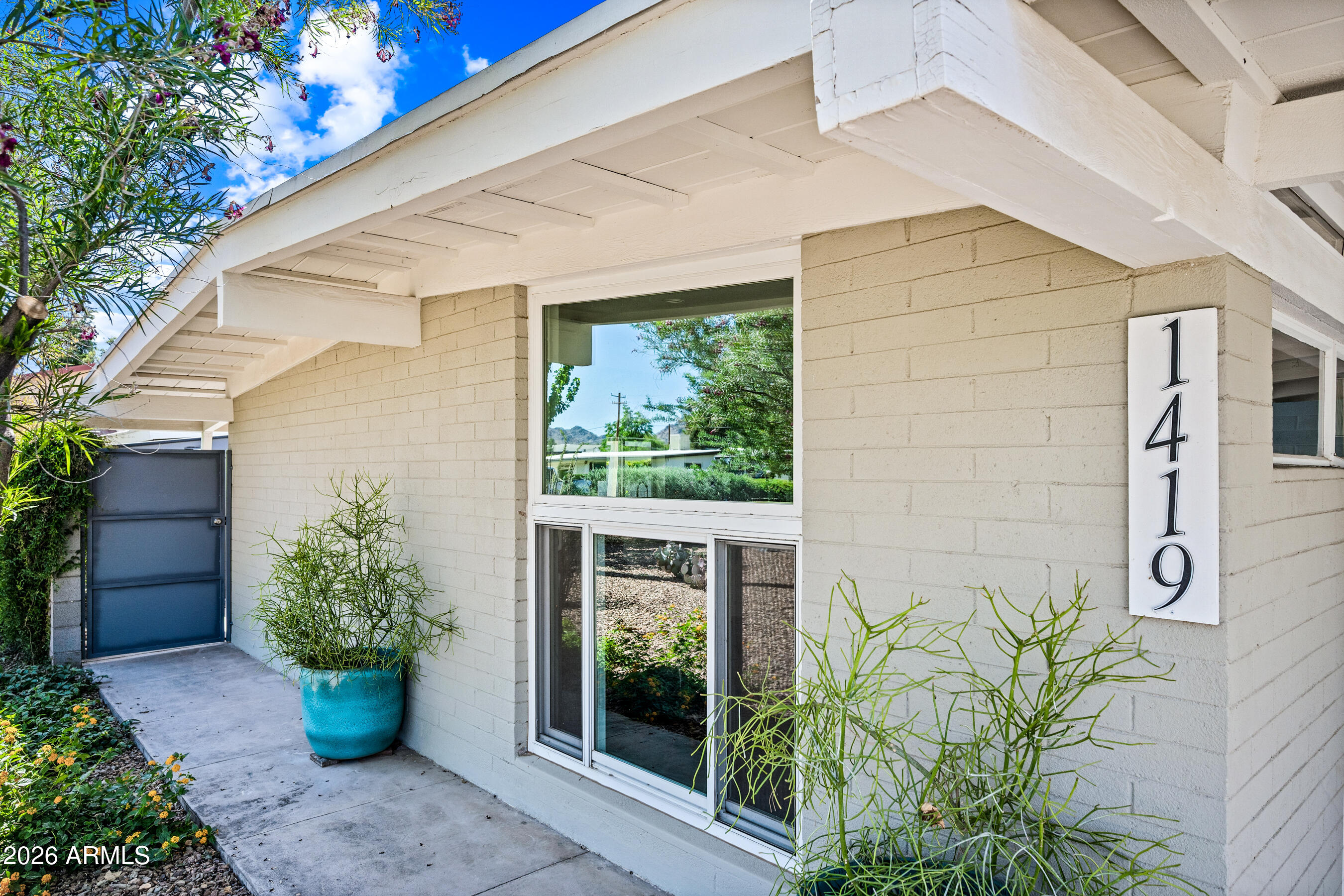 1419 E RANCHO Drive