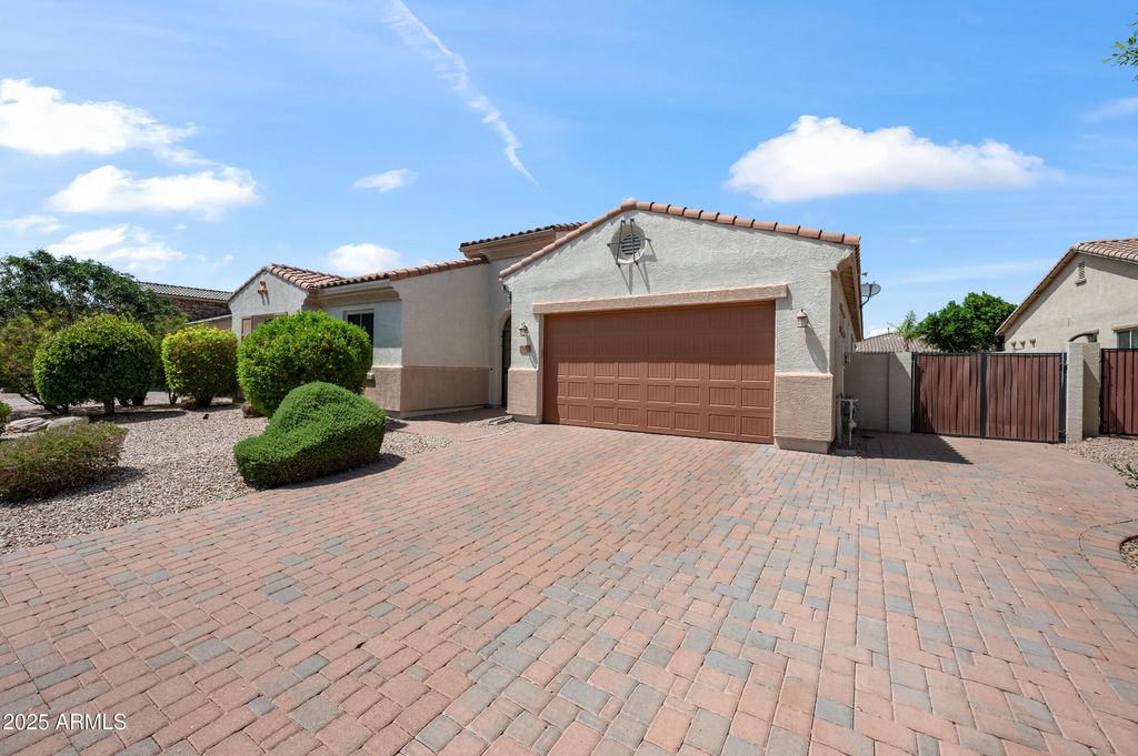 Photo of 21478 E Pecan Lane, Queen Creek, AZ 85142 (MLS # 6996356)