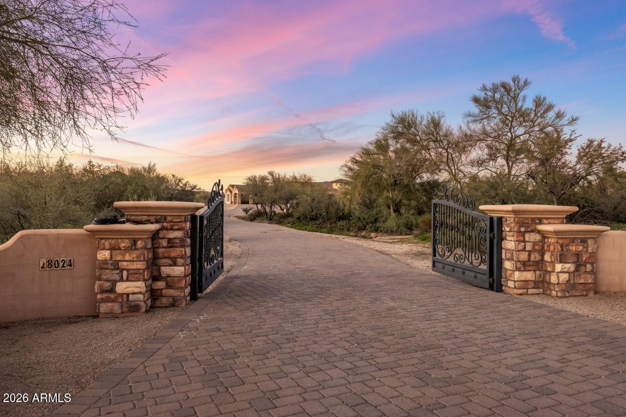 8024 E LONE MOUNTAIN Road