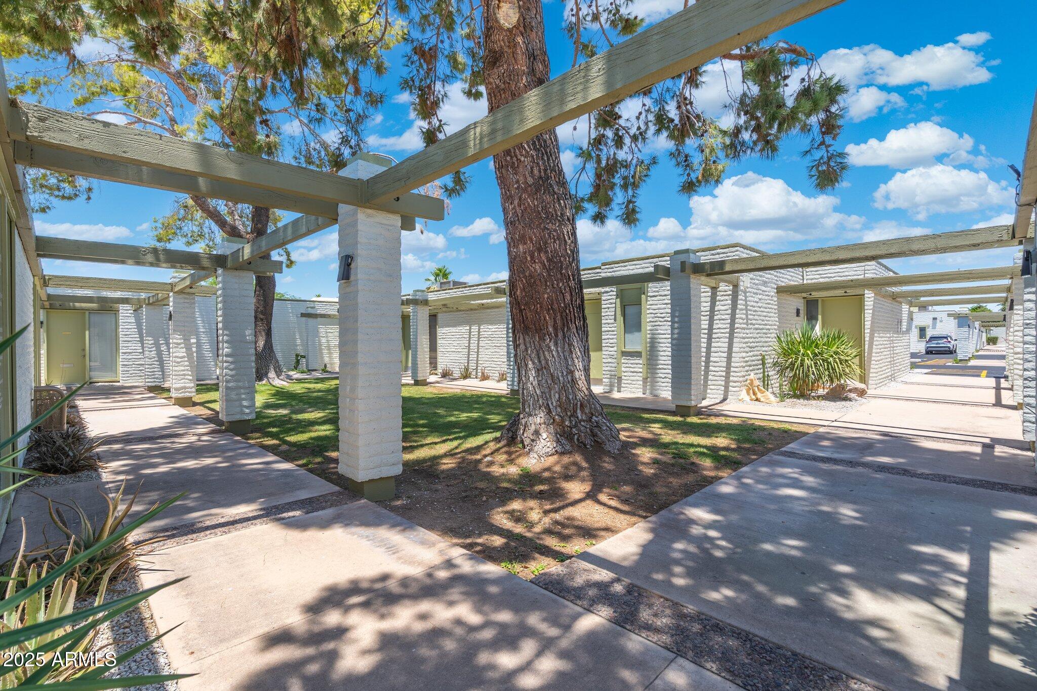 1050 E SOUTHERN Avenue