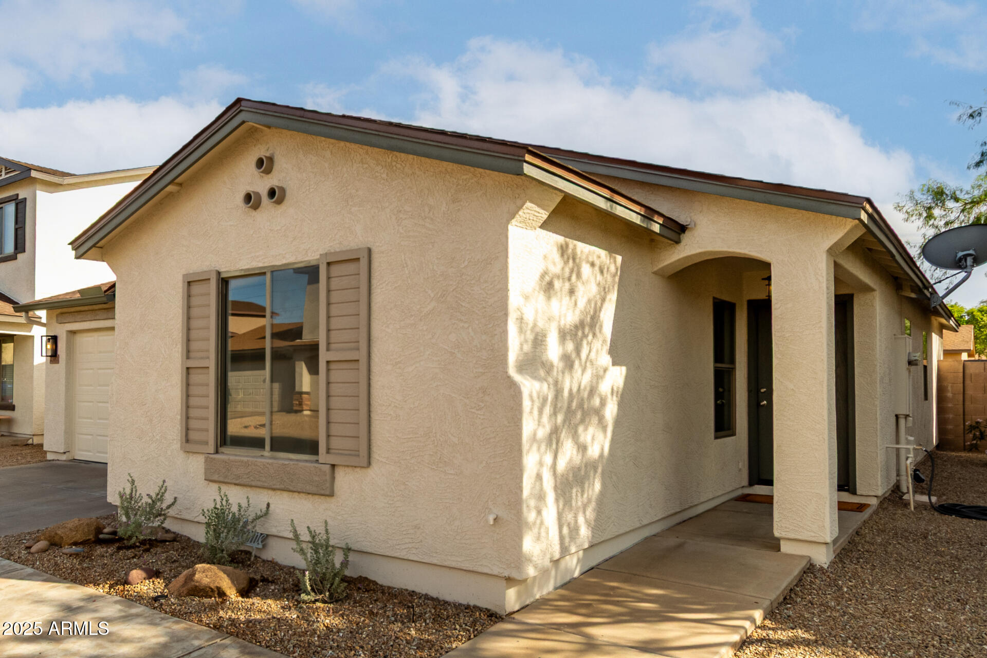 2381 E MEADOW LARK Way