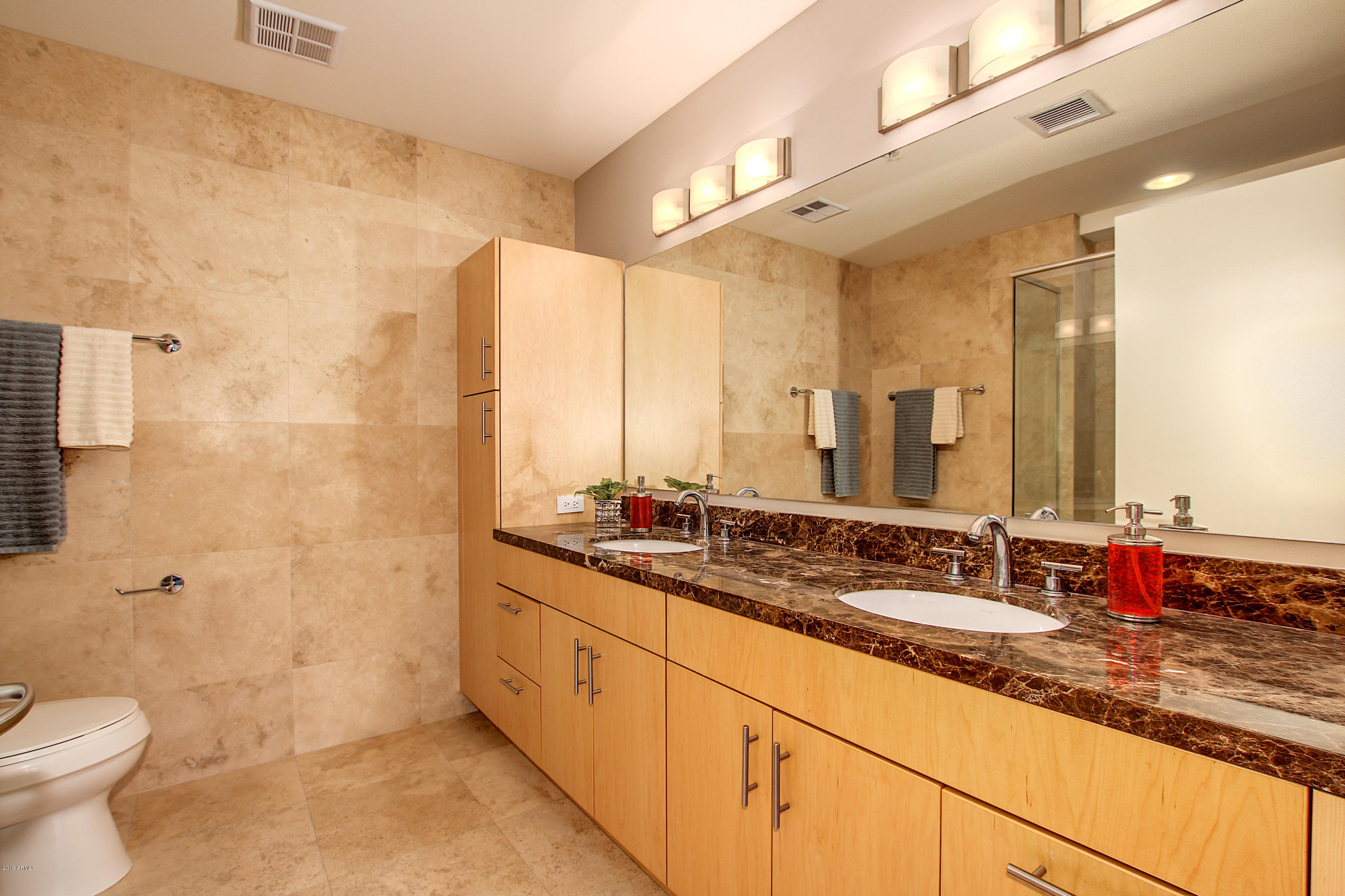 7117 E RANCHO VISTA Drive 2004