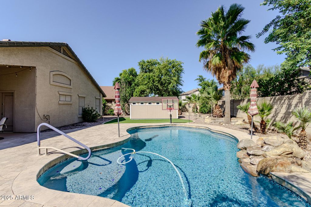 Photo of 812 W Gascon Road, San Tan Valley, AZ 85143 (MLS # 6934357)