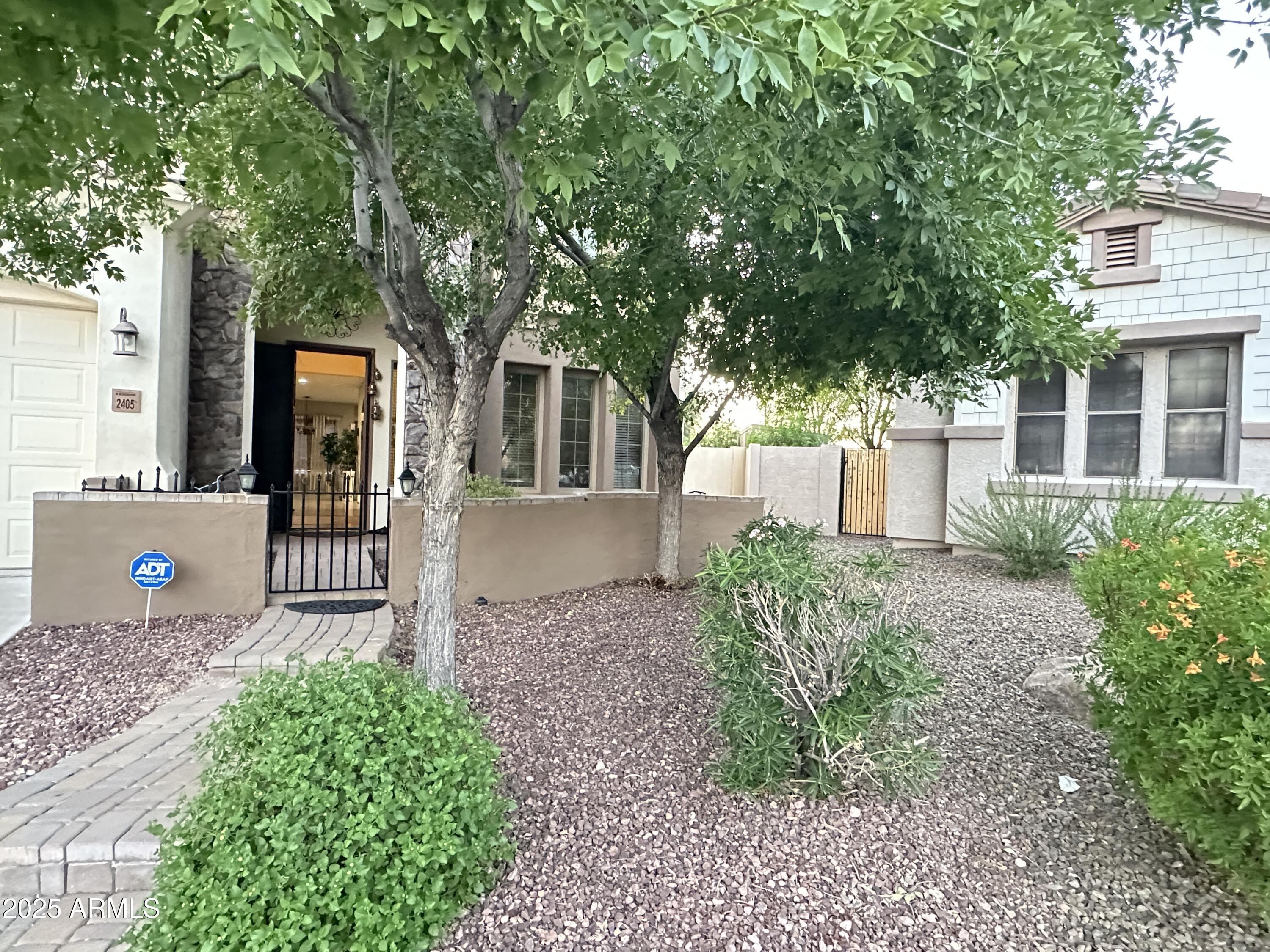 2405 E CHARLOTTE Drive