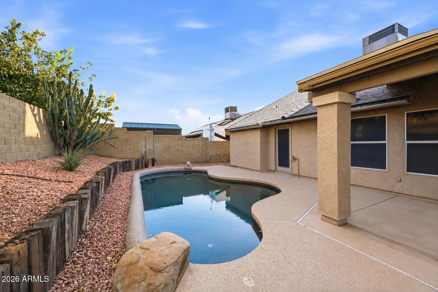 1449 N AVOCA --