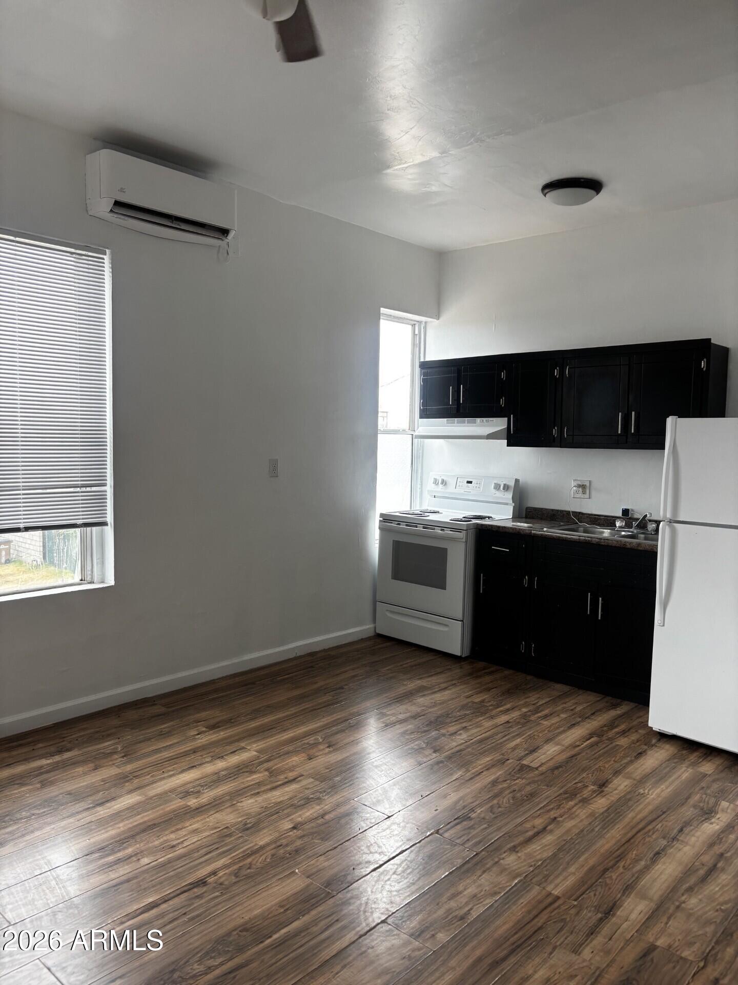 633 E 9TH Street