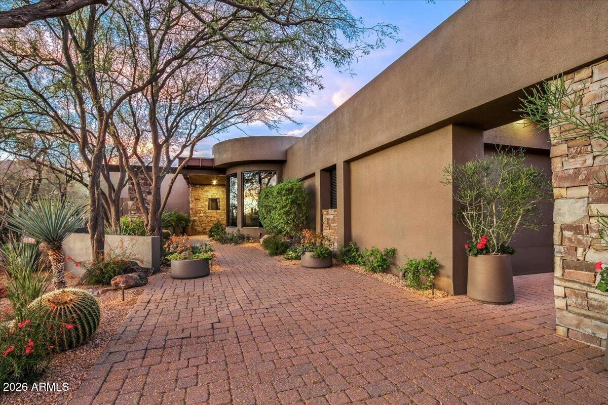 10040 E HAPPY VALLEY Road 625