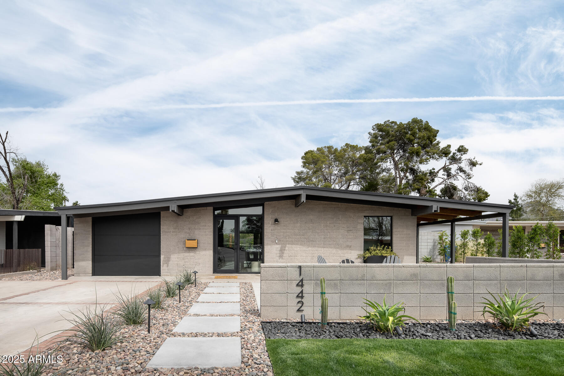 1442 E RANCHO Drive