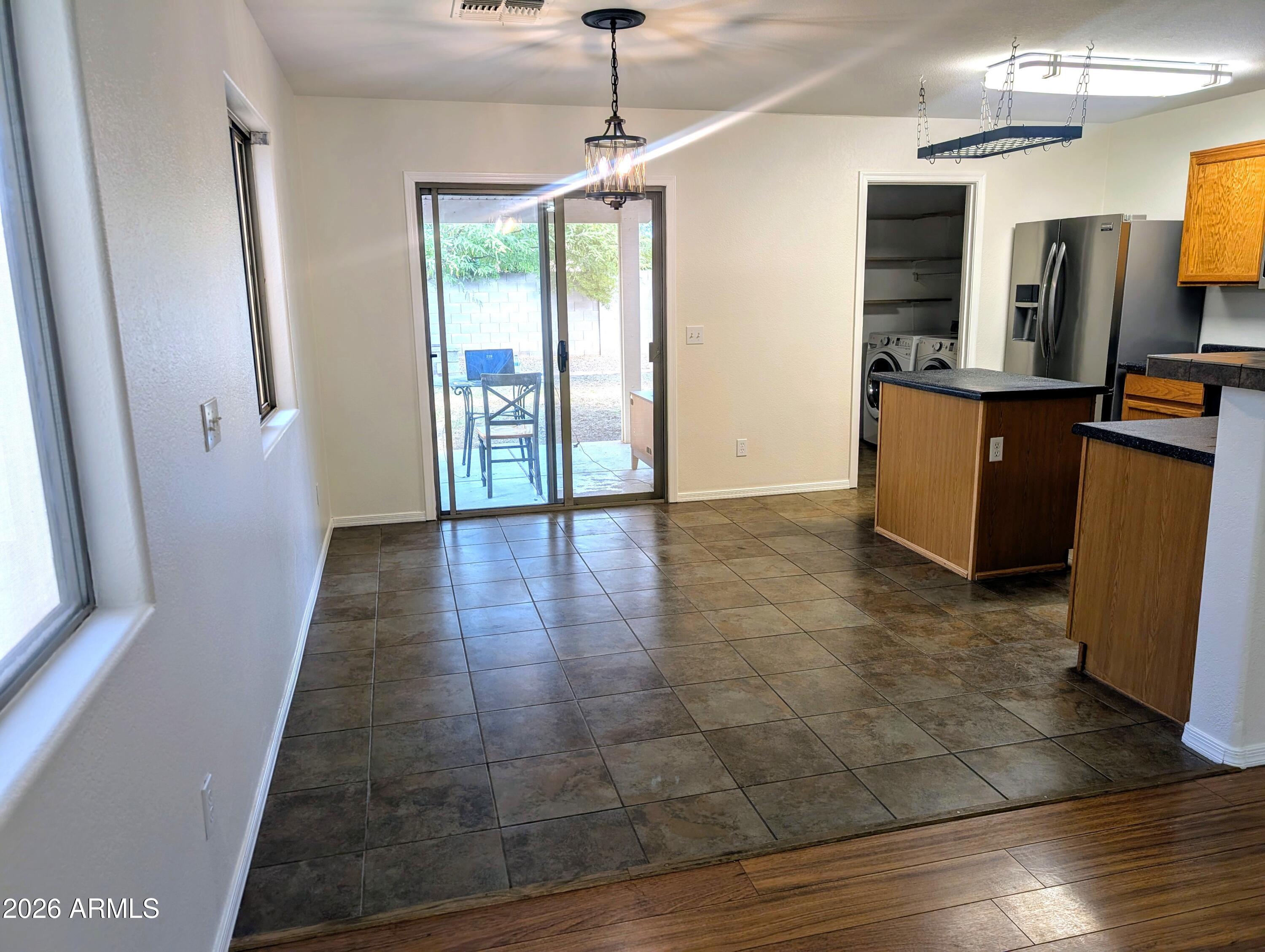 1944 E RENEGADE Trail